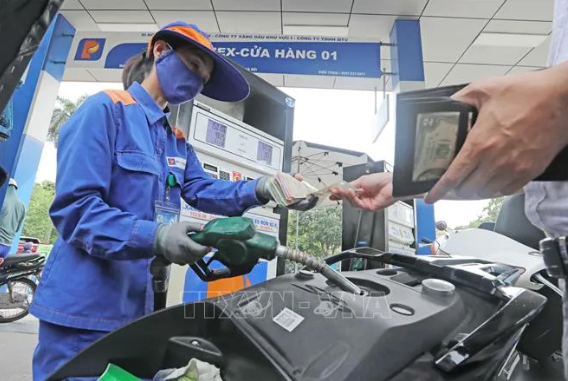 Giá xăng giảm gần 500 đồng/lít từ chiều 13/8